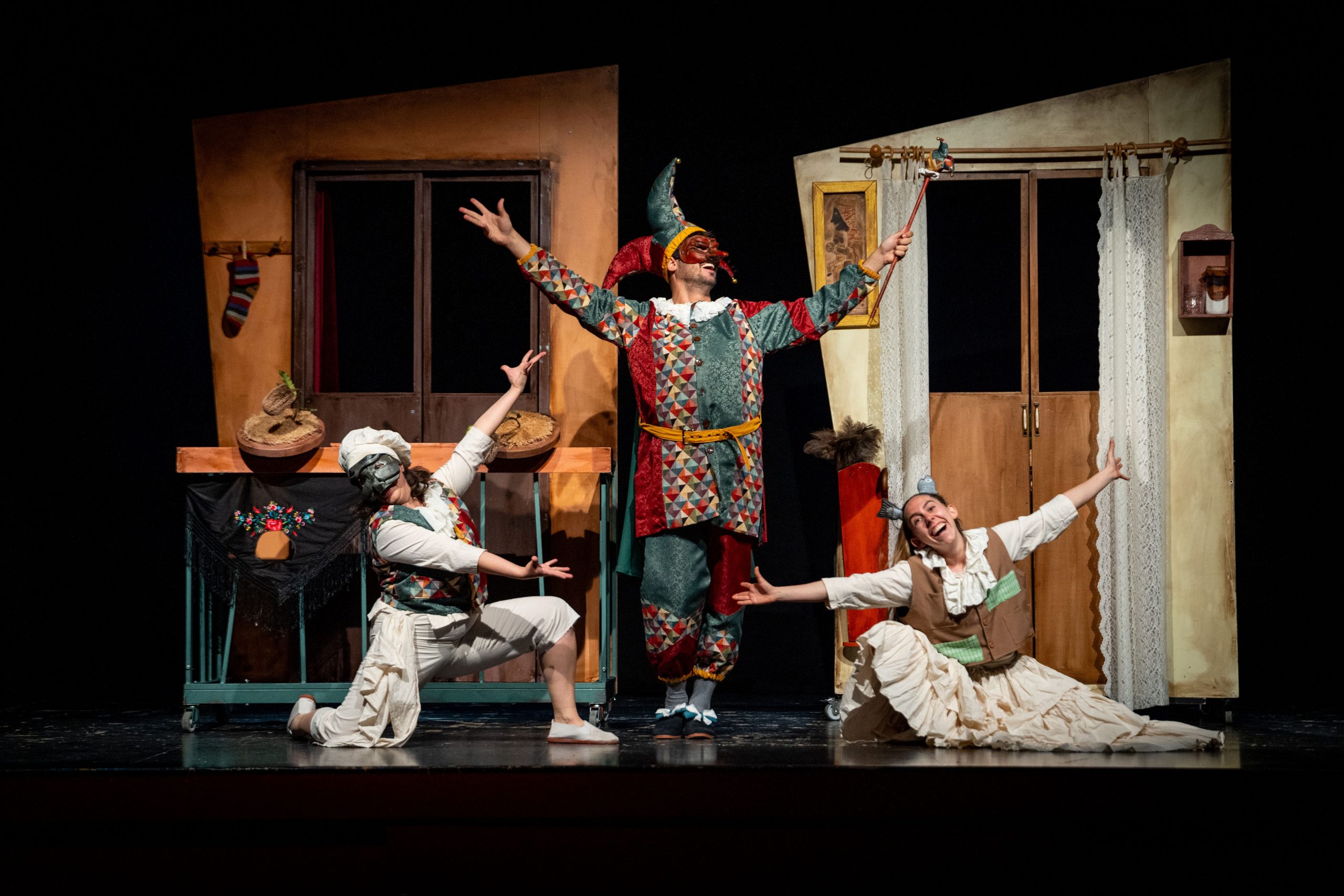 Cinc Cèntims Teatre - Espectacles sobre les tradicions, cultura popular i la mitologia catalana a un públic familiar.