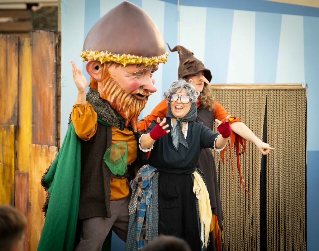 Cinc Cèntims Teatre - Espectacles sobre les tradicions, cultura popular i la mitologia catalana a un públic familiar.