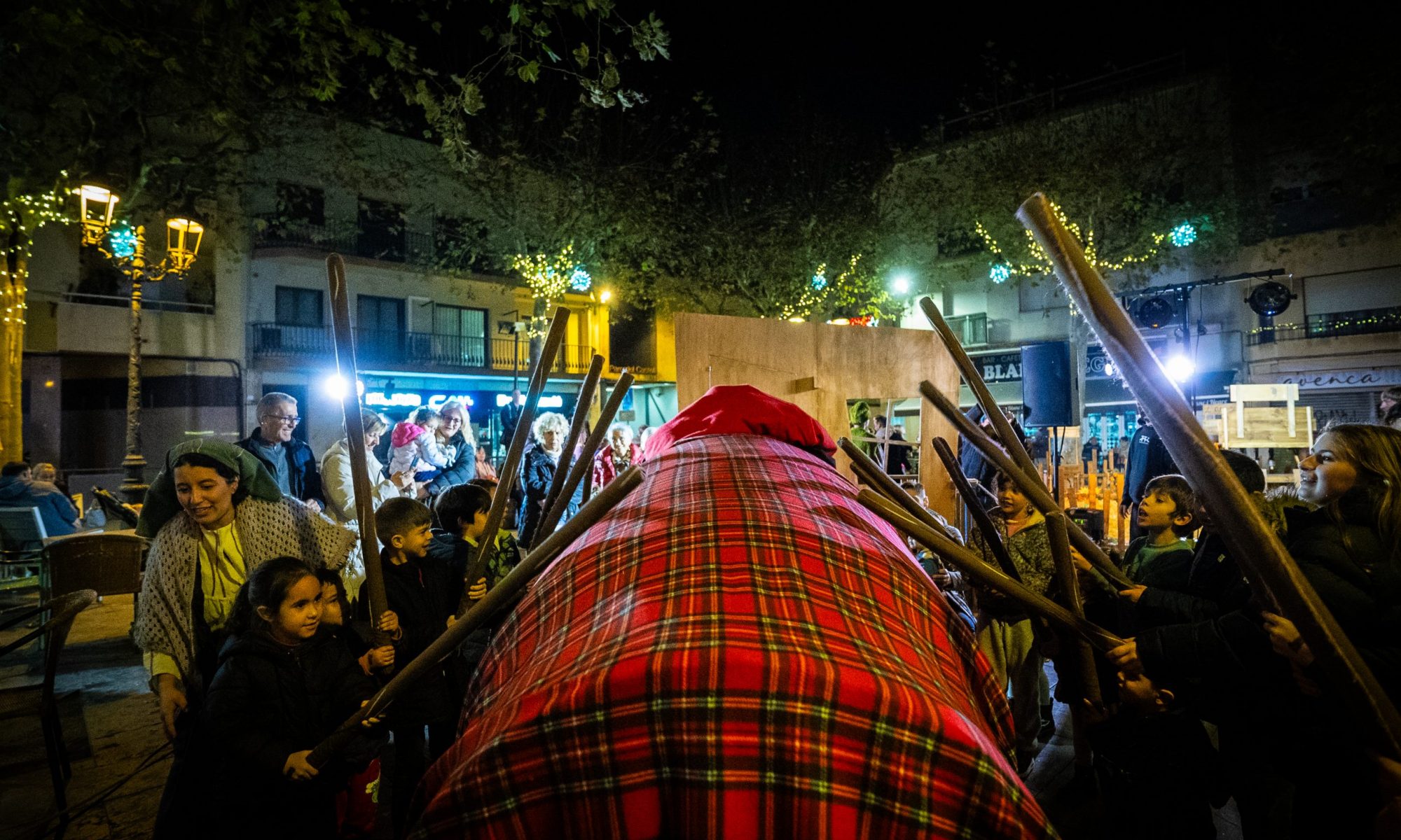 Cinc Cèntims Teatre - Espectacles sobre les tradicions, cultura popular i la mitologia catalana a un públic familiar.
