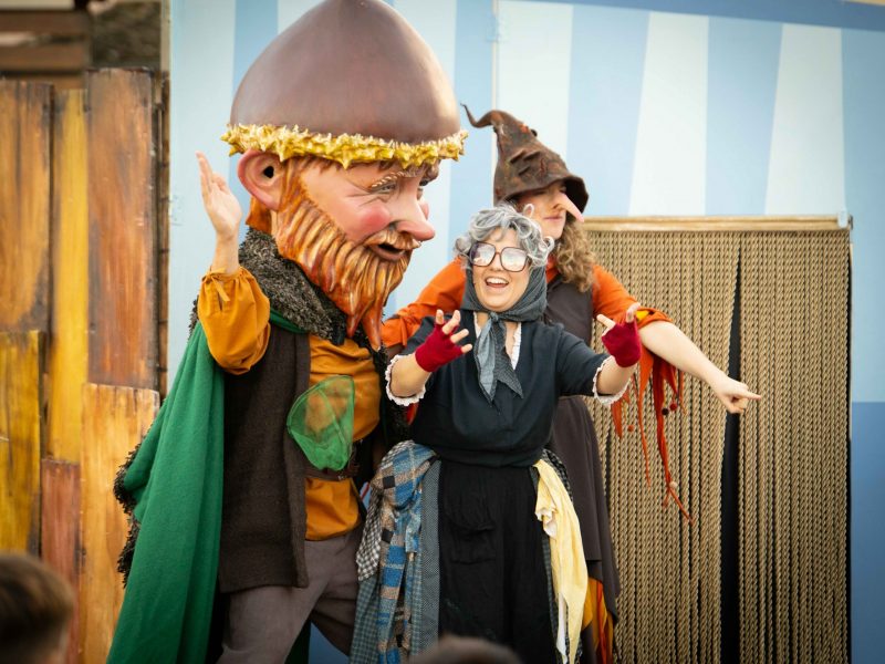 Cinc Cèntims Teatre - Espectacles sobre les tradicions, cultura popular i la mitologia catalana a un públic familiar.