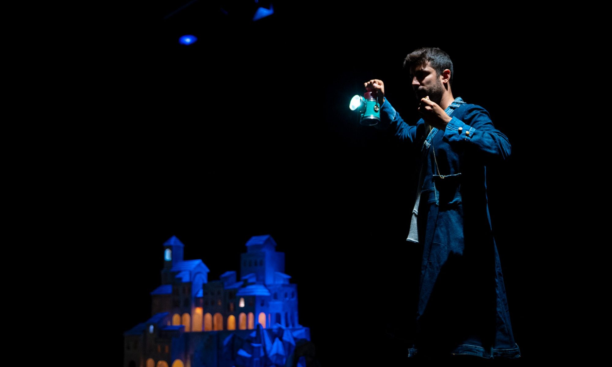 Cinc Cèntims Teatre - Espectacles sobre les tradicions, cultura popular i la mitologia catalana a un públic familiar.