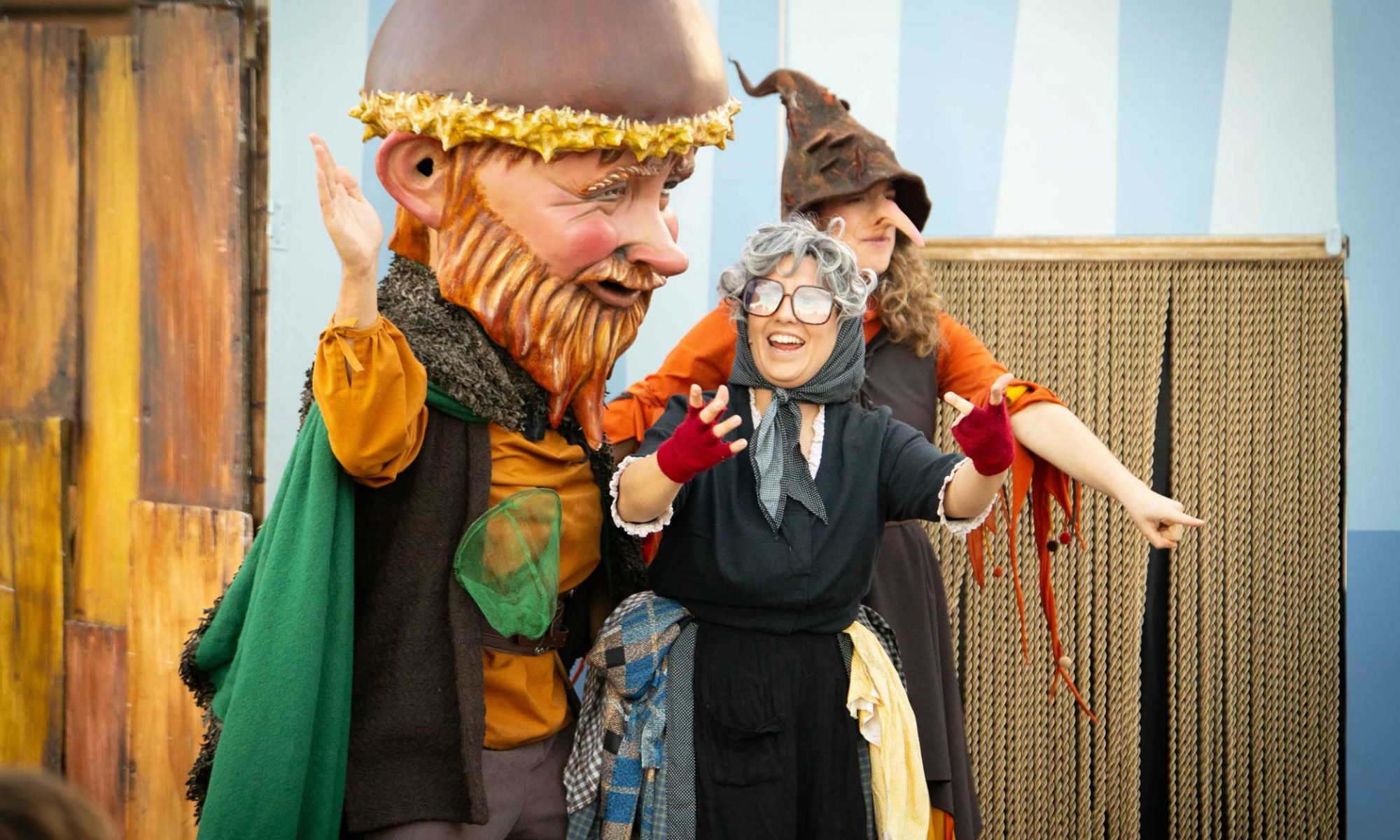 Cinc Cèntims Teatre - Espectacles sobre les tradicions, cultura popular i la mitologia catalana a un públic familiar.