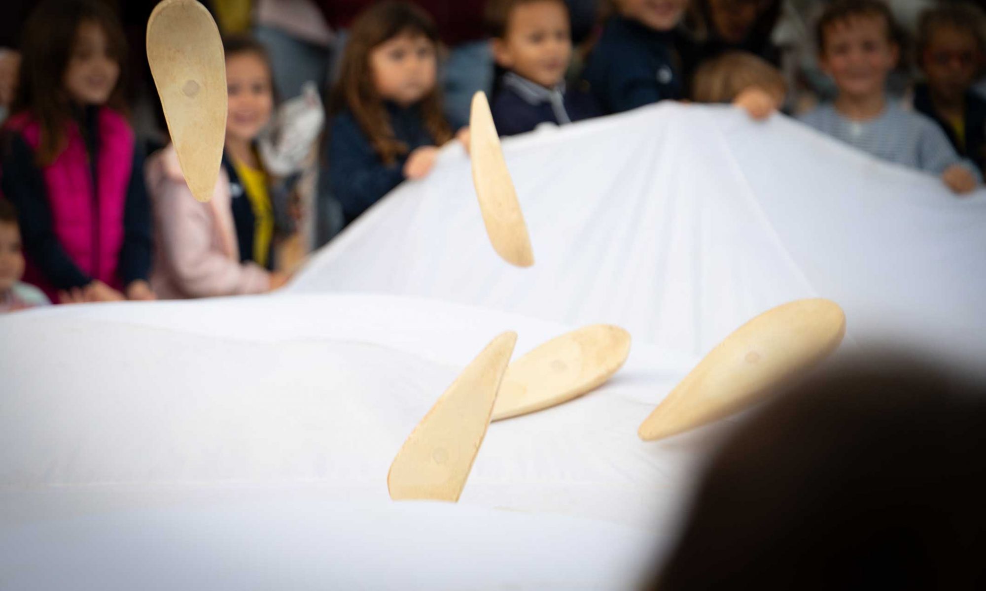 Cinc Cèntims Teatre - Espectacles sobre les tradicions, cultura popular i la mitologia catalana a un públic familiar.
