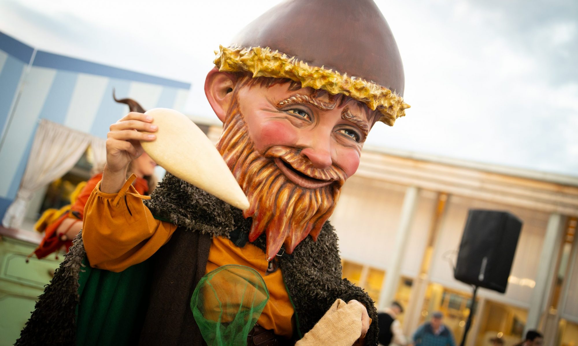 Cinc Cèntims Teatre - Espectacles sobre les tradicions, cultura popular i la mitologia catalana a un públic familiar.