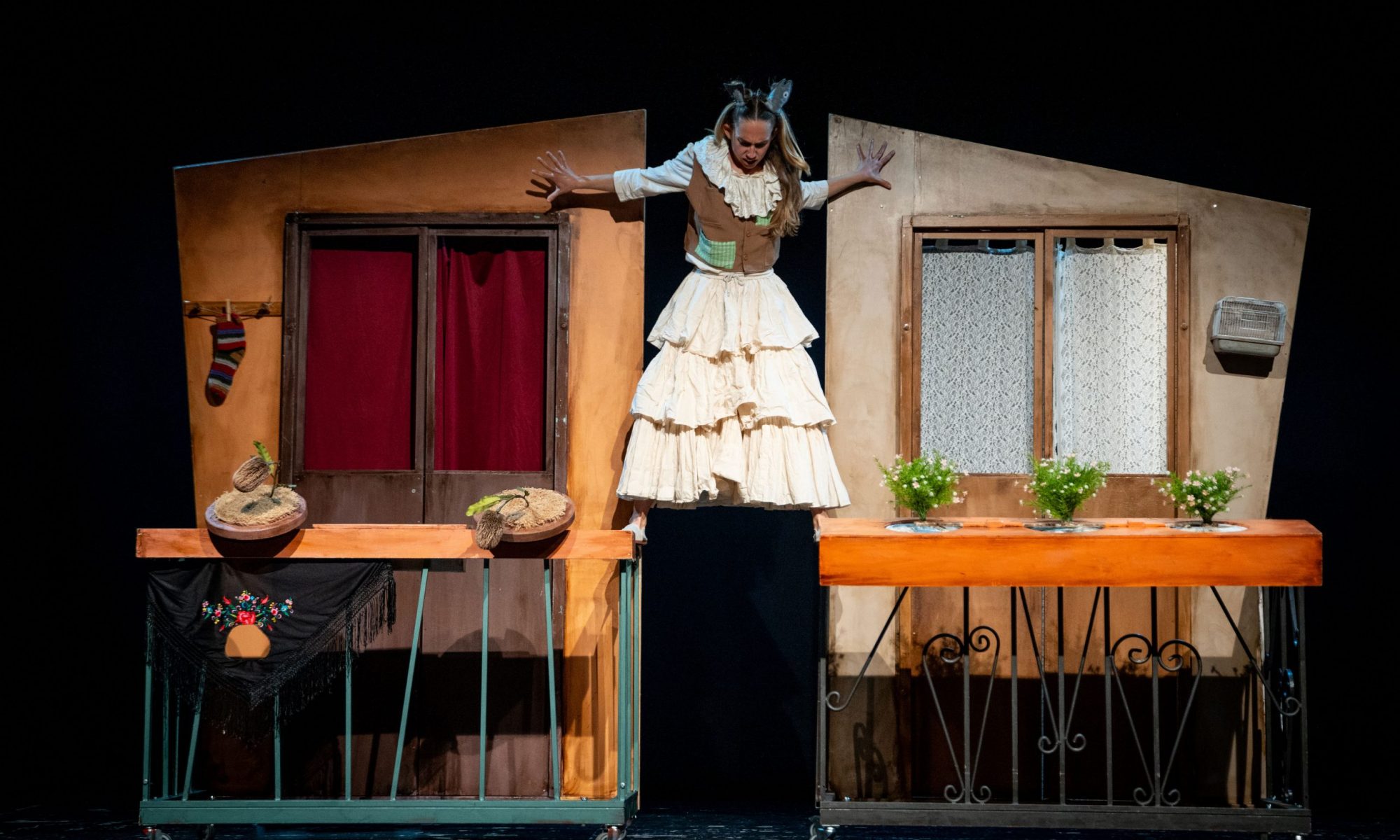 Cinc Cèntims Teatre - Espectacles sobre les tradicions, cultura popular i la mitologia catalana a un públic familiar.