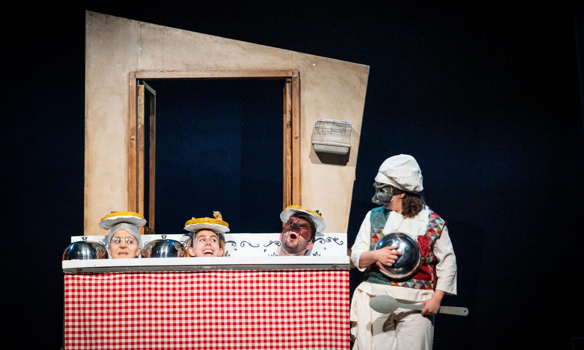 Cinc Cèntims Teatre - Espectacles sobre les tradicions, cultura popular i la mitologia catalana a un públic familiar.