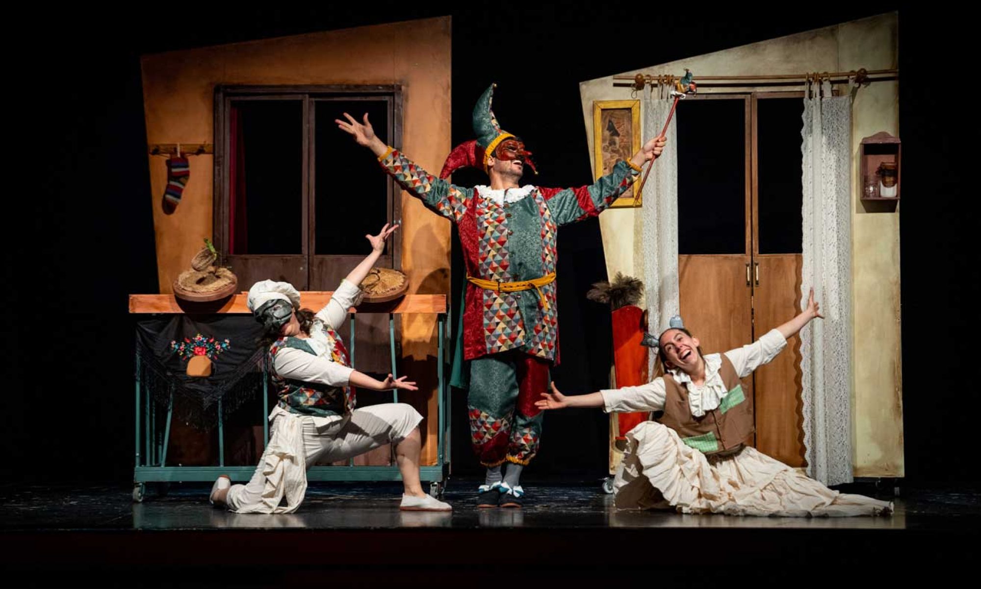 Cinc Cèntims Teatre - Espectacles sobre les tradicions, cultura popular i la mitologia catalana a un públic familiar.